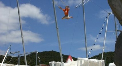 Trapeze - Action World